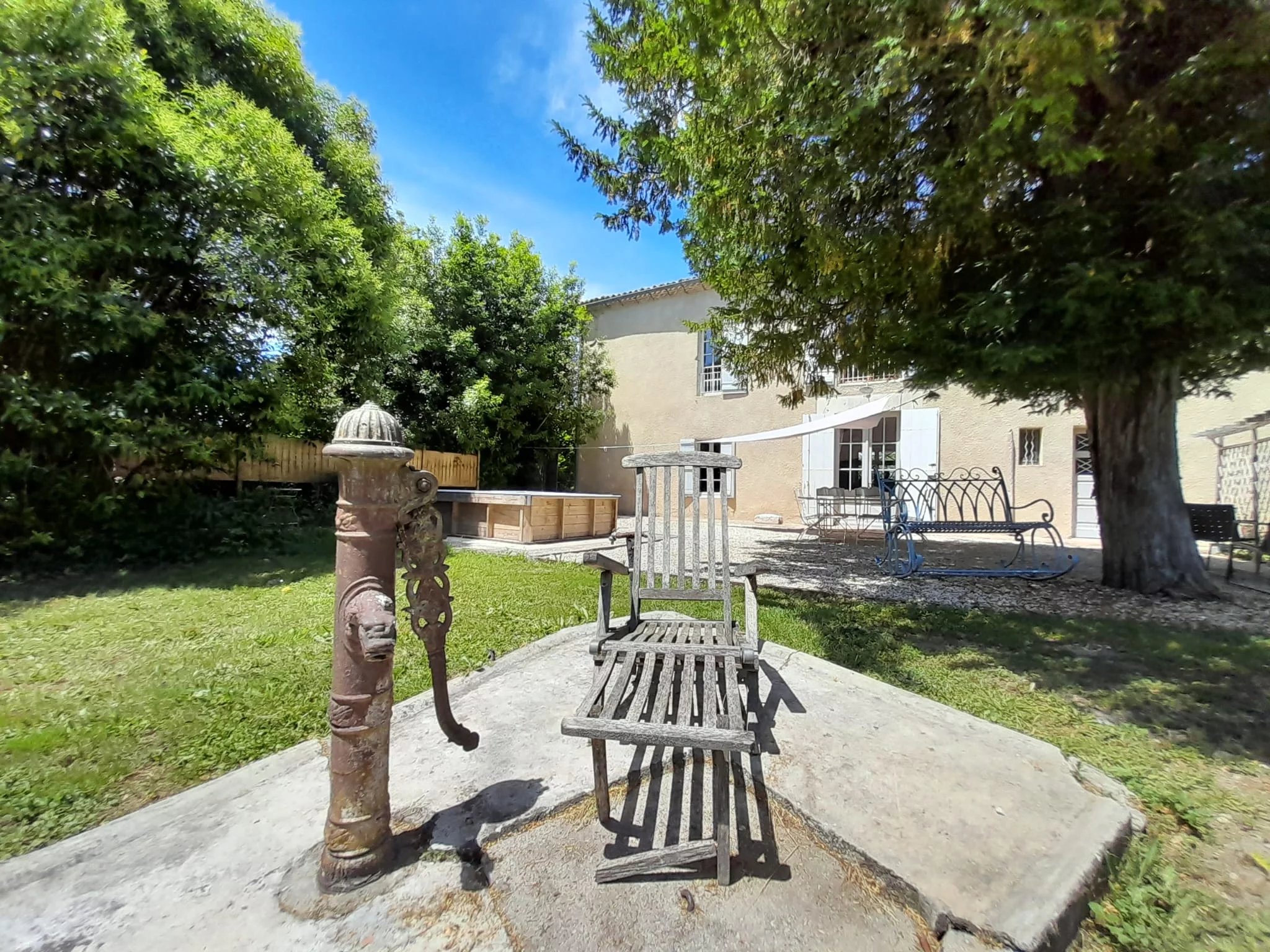 Exceptionally beautiful and spacious Manor house beautifully appointed, Aquitaine – France – BVI74753