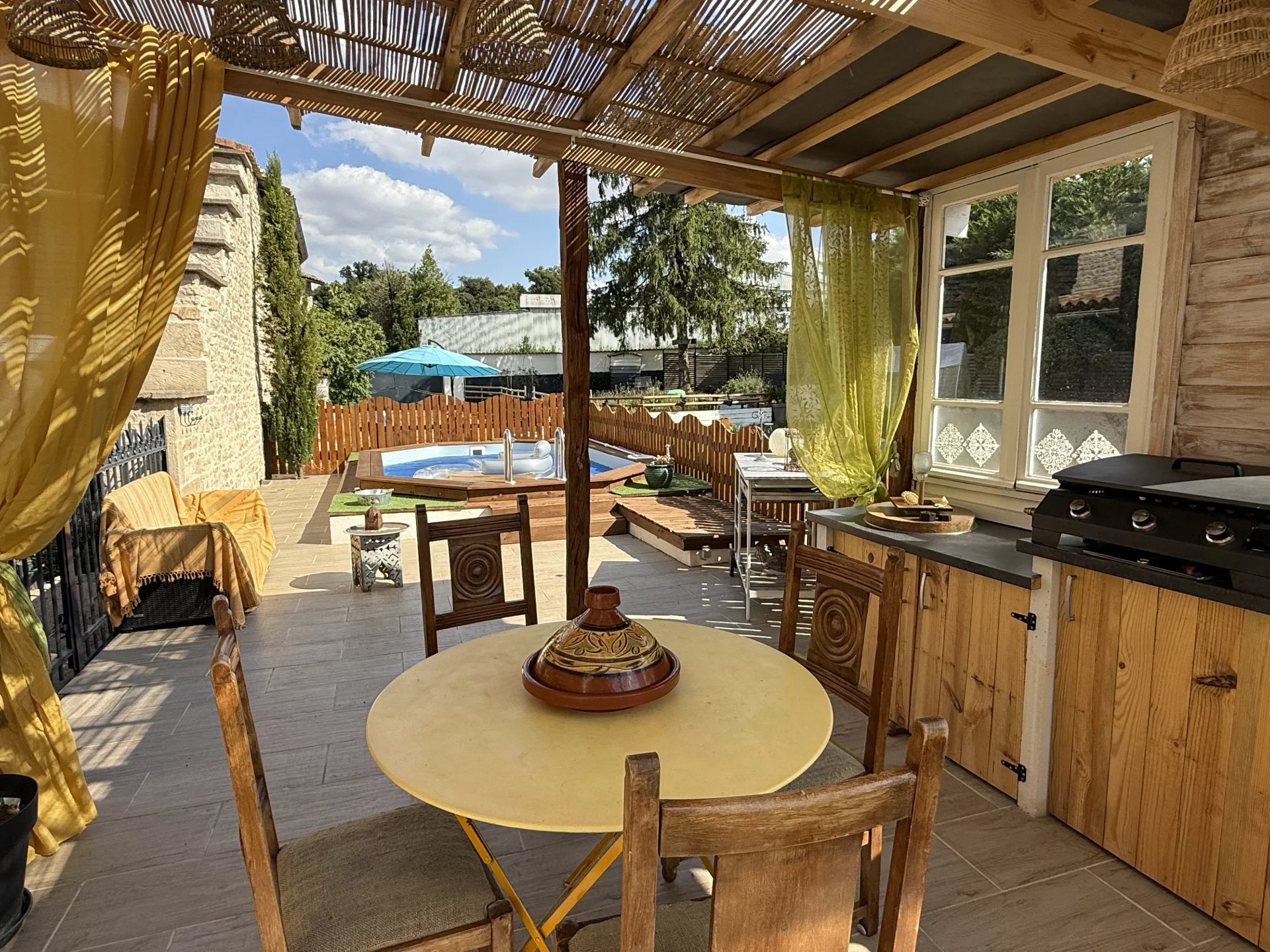 Beautiful spacious 4-bedroom home with attached large barn/Workshop, Poitou-Charentes – France – BVI82225