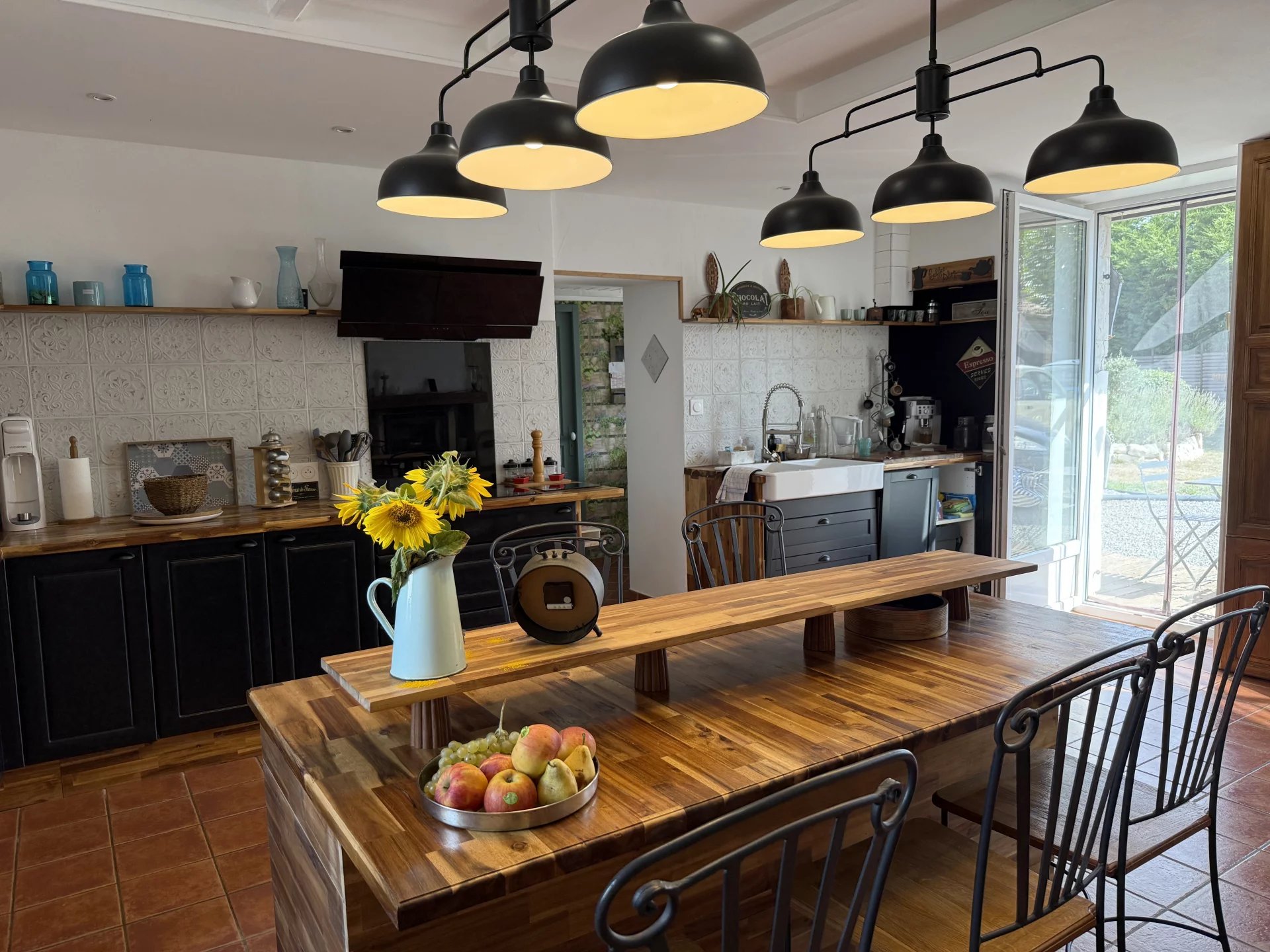 Beautiful spacious 4-bedroom home with attached large barn/Workshop, Poitou-Charentes – France – BVI82225