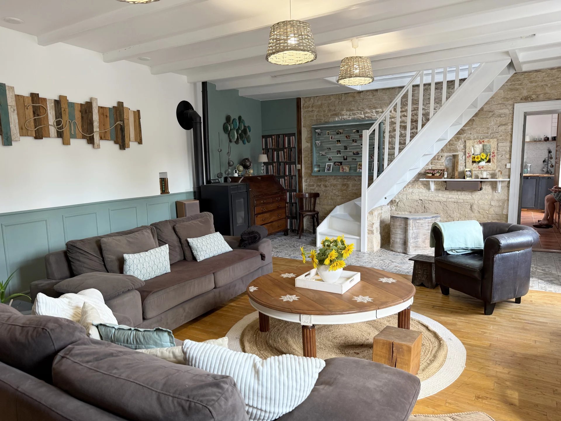 Beautiful spacious 4-bedroom home with attached large barn/Workshop, Poitou-Charentes – France – BVI82225