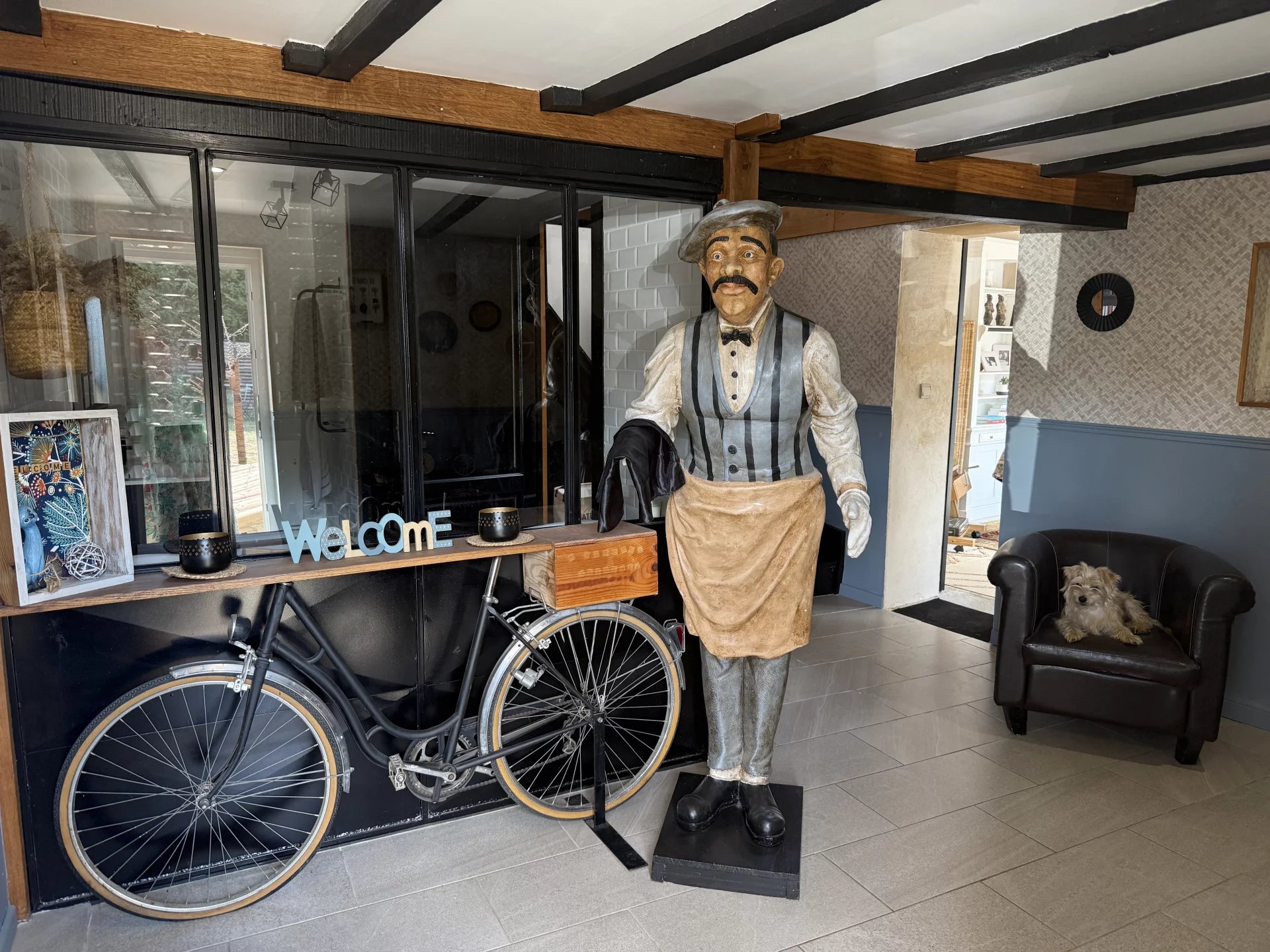 Beautiful spacious 4-bedroom home with attached large barn/Workshop, Poitou-Charentes – France – BVI82225