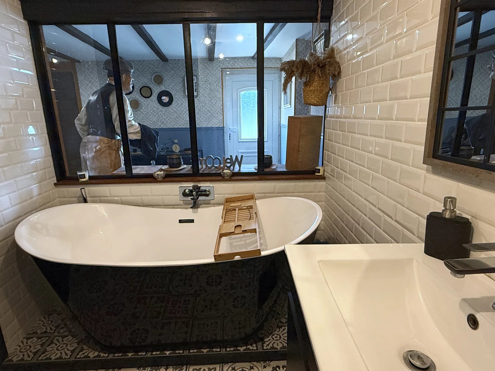 Beautiful spacious 4-bedroom home with attached large barn/Workshop, Poitou-Charentes – France – BVI82225