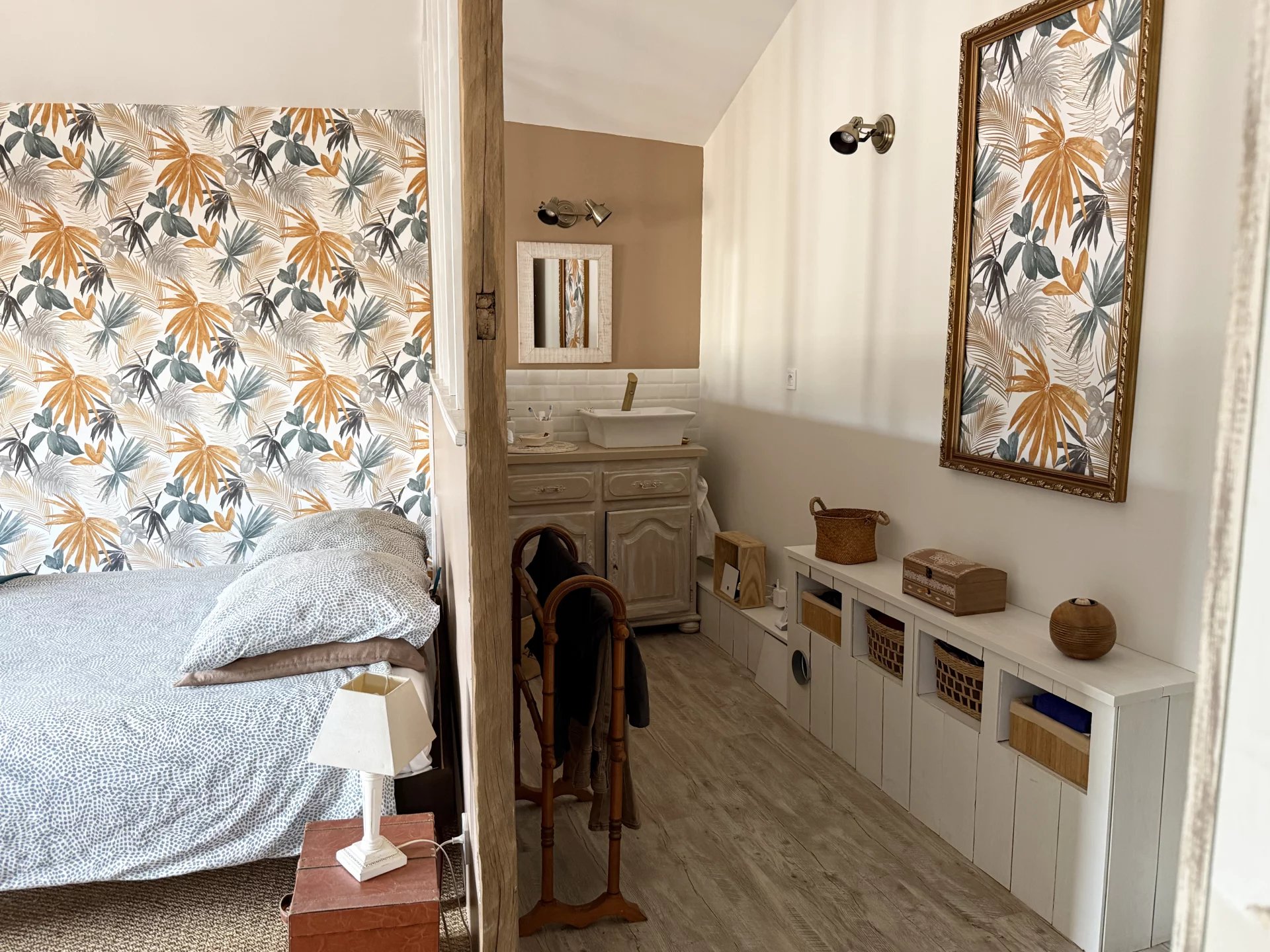 Beautiful spacious 4-bedroom home with attached large barn/Workshop, Poitou-Charentes – France – BVI82225