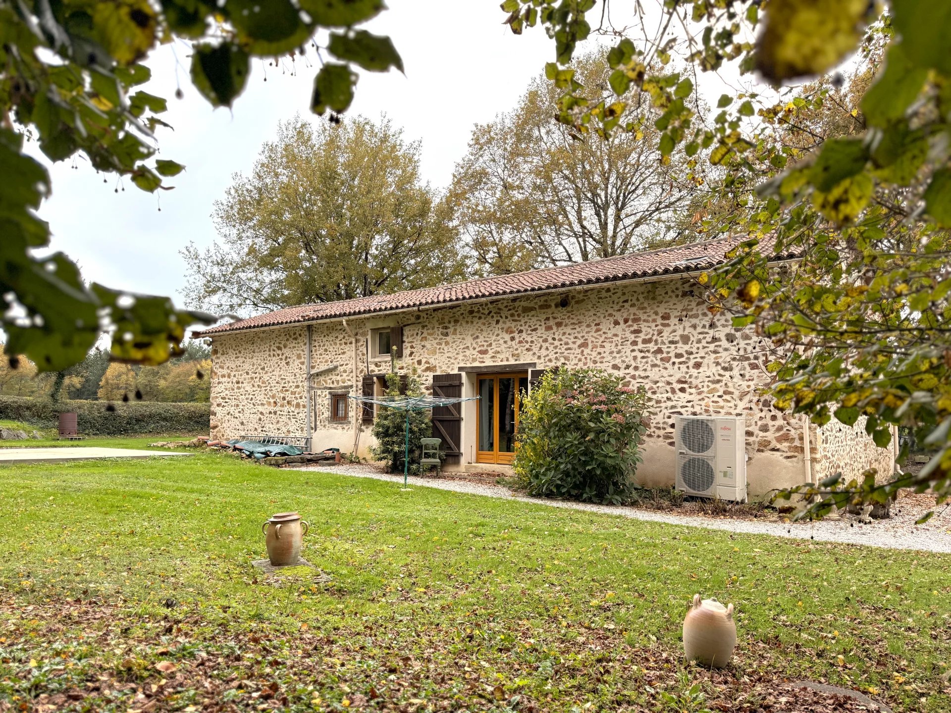 Charming stone home in a peaceful hamlet near Saulgond, Poitou-Charentes – France – BVI82636