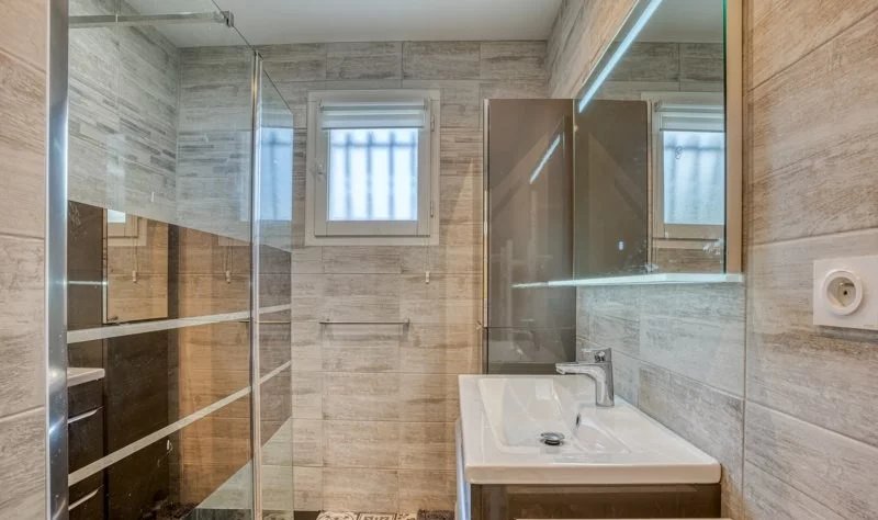 Detached bungalow with pool in quiet location and short walk to all amenities, Aquitaine – France – BVI83407