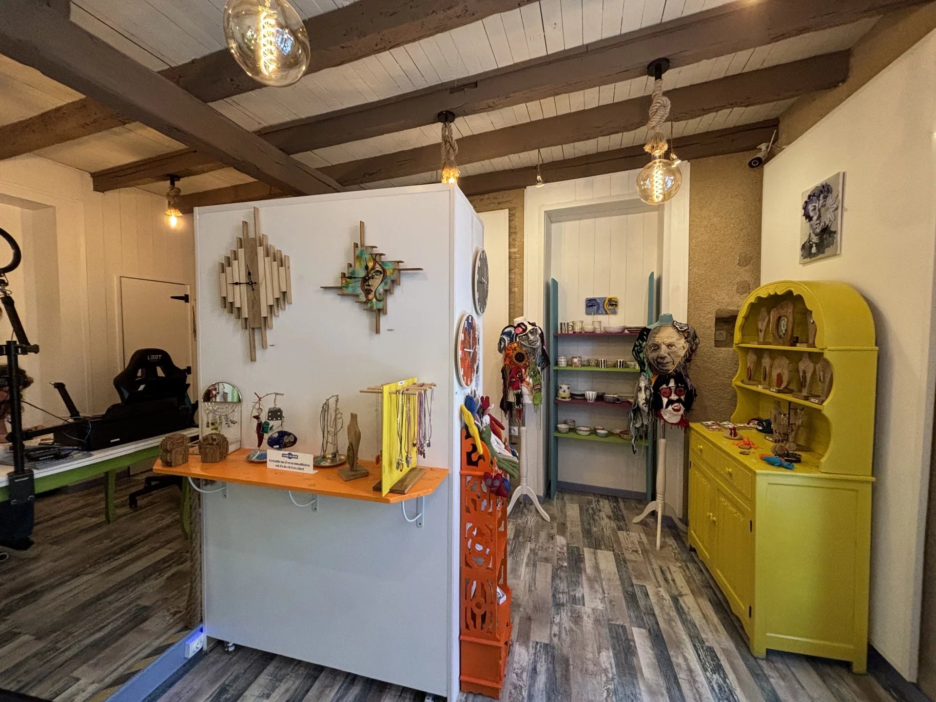 Fantastic located shop/apartment for sale!, Poitou-Charentes – France – BVI76219