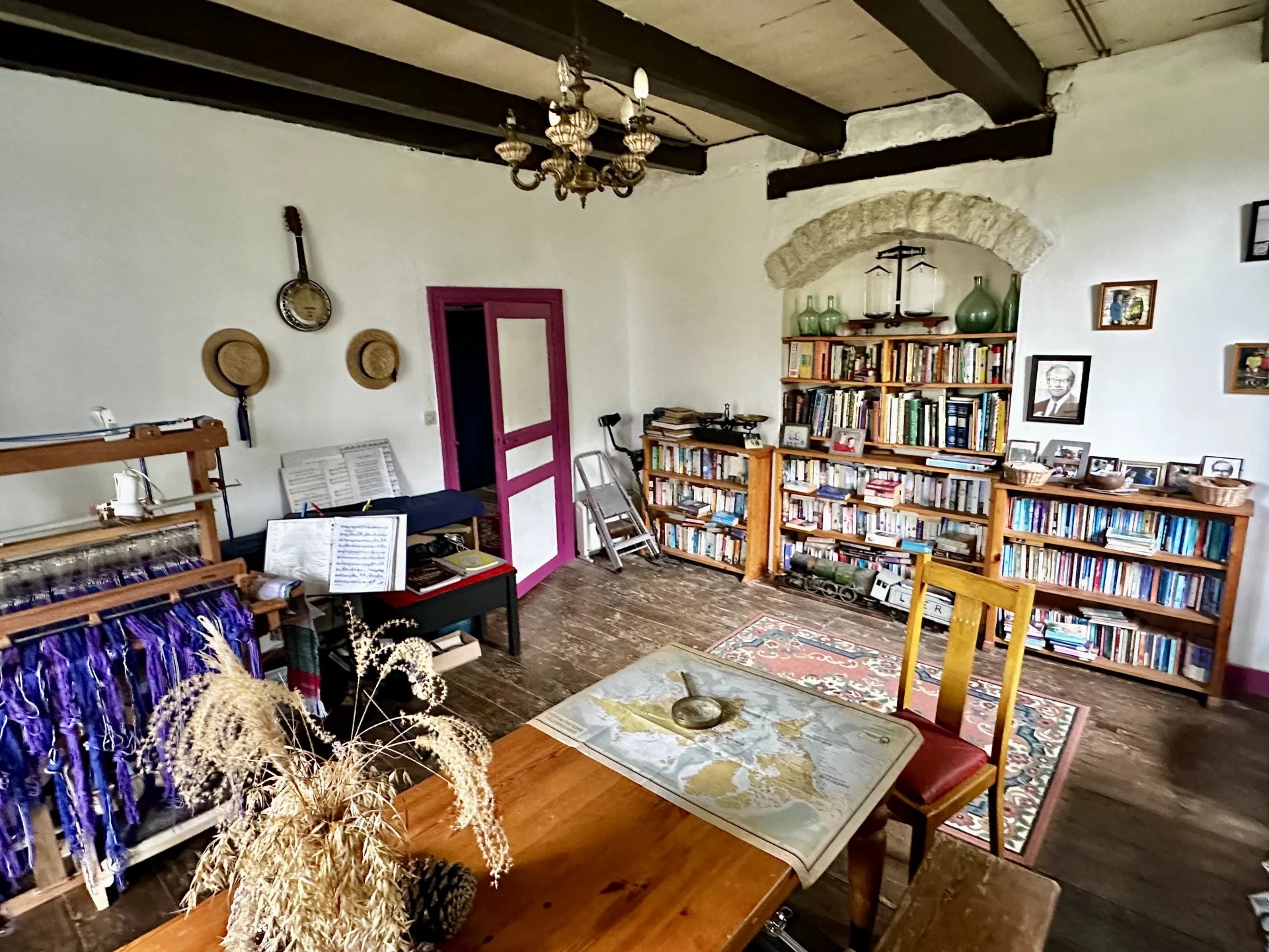 Historic home with pool and 3 gîtes with no near neighbours, Poitou-Charentes – France – BVI63598