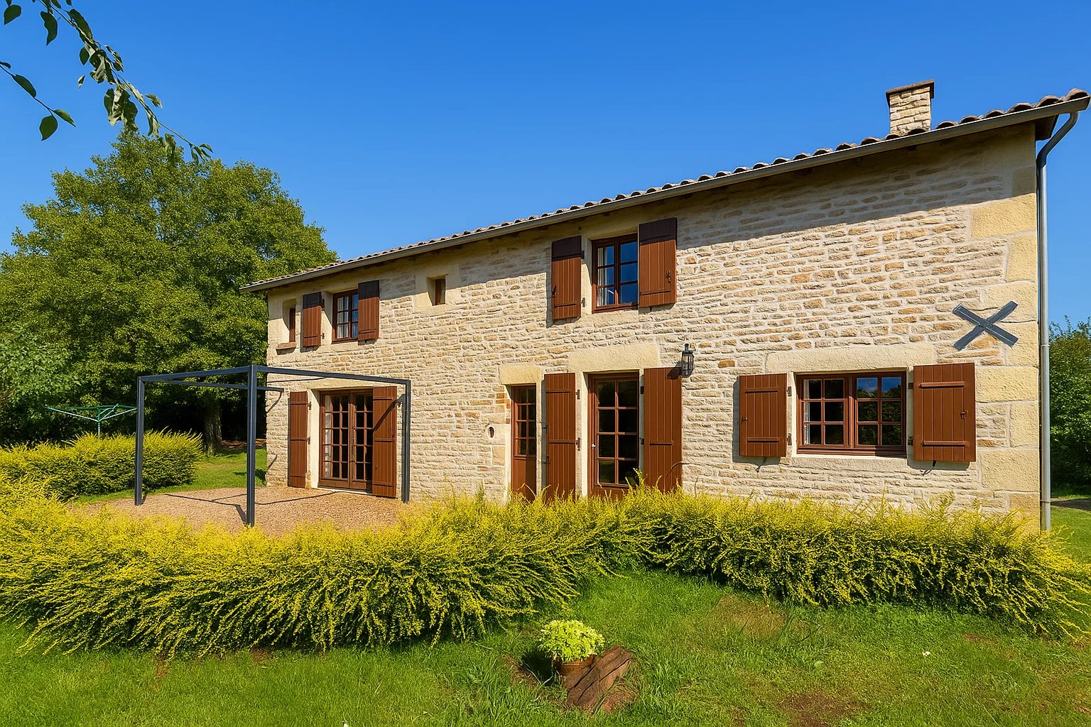 Charming Detached Stone Cottage in a Desirable Village, Poitou-Charentes – France – BVI83321