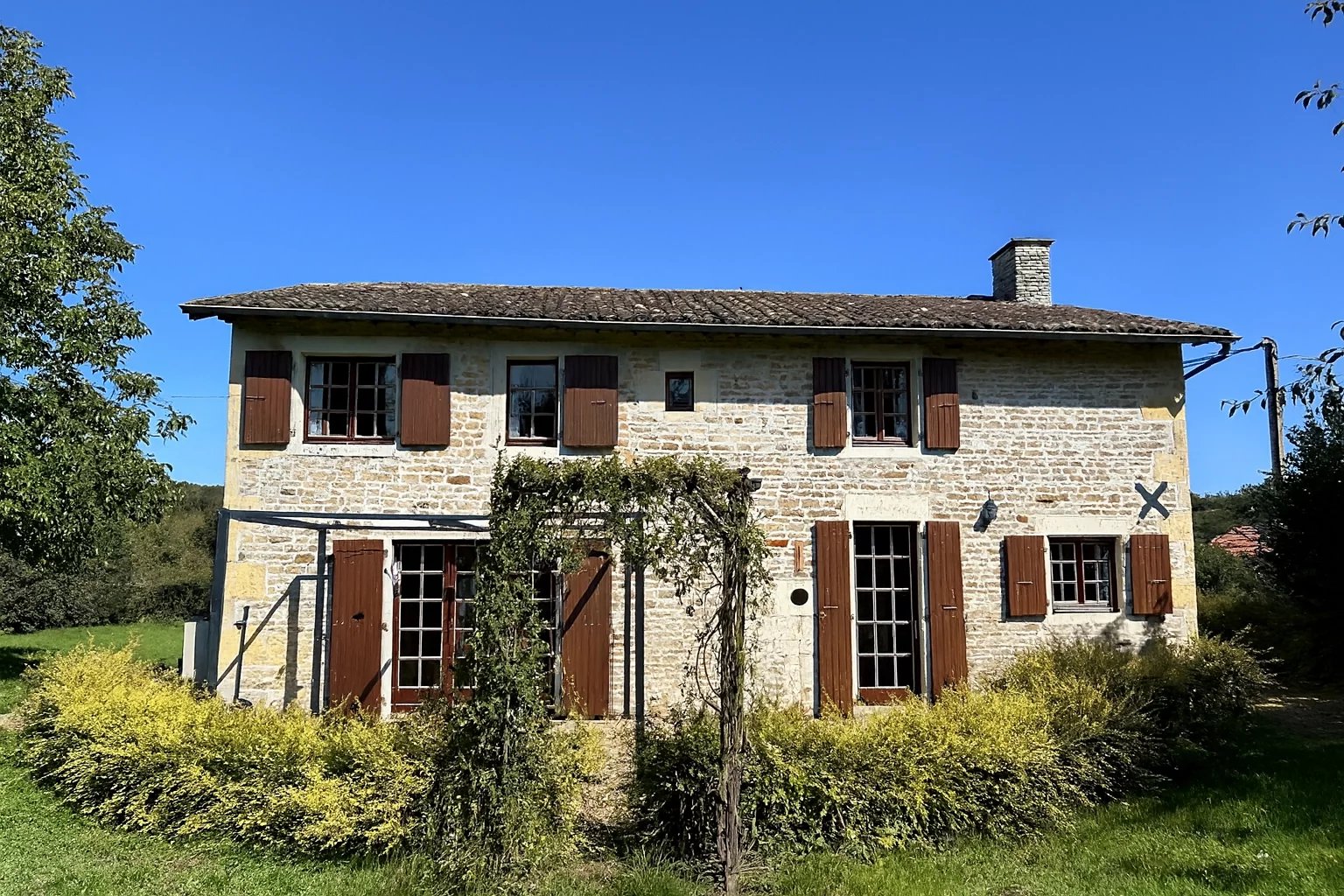 Charming Detached Stone Cottage in a Desirable Village, Poitou-Charentes – France – BVI83321