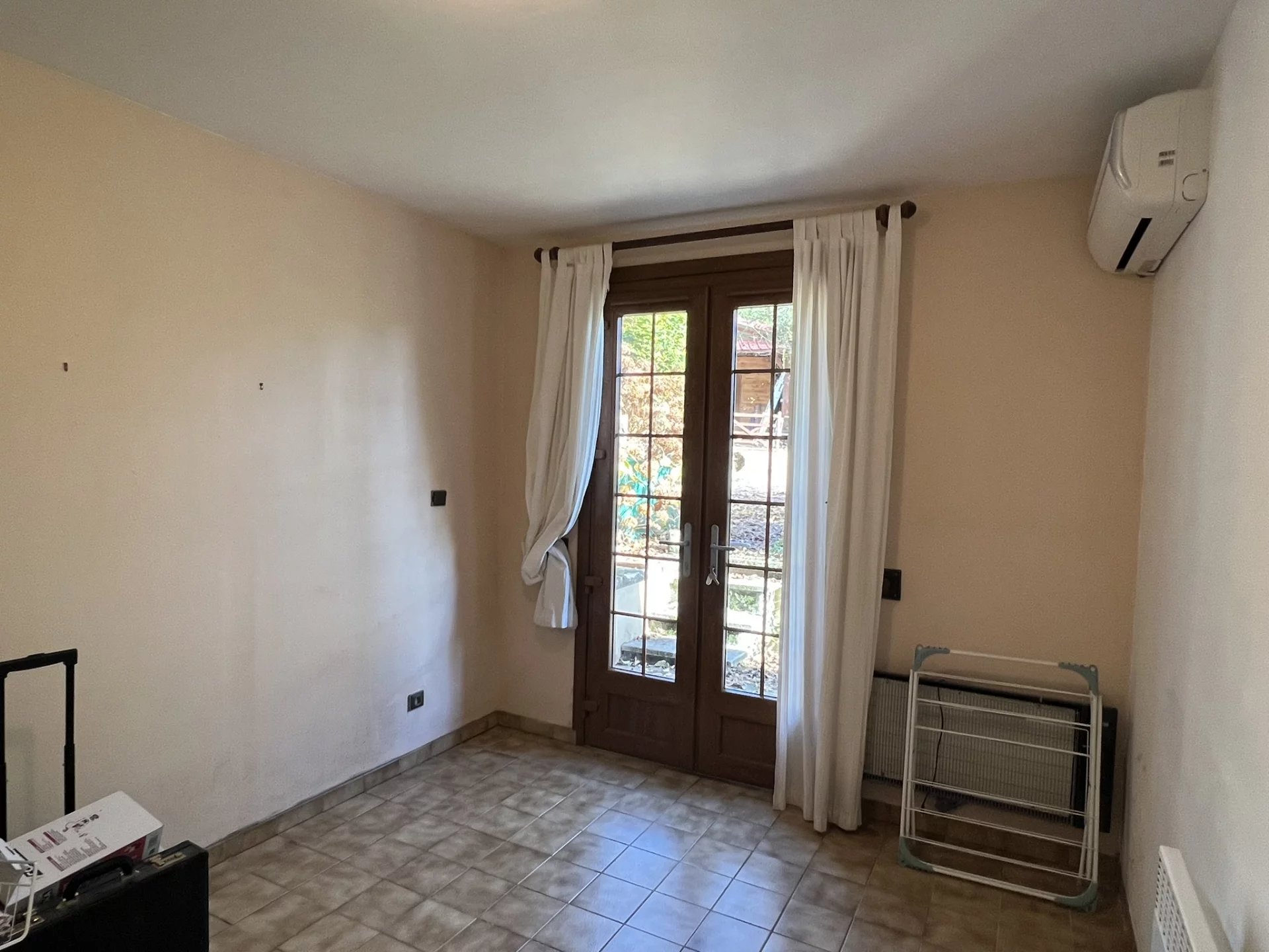 Single-storey house with lake, paddock, and woods, Aquitaine – France – BVI83304