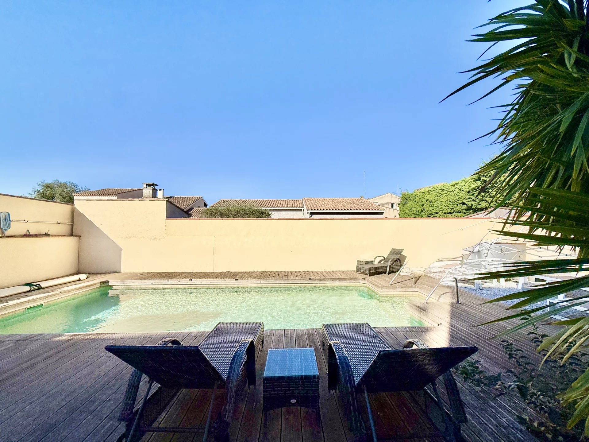 A rare find – Renovated townhouse with large garden and pool in Carcassone’s Medieval district, Languedoc-Roussillon – France – BVI79730