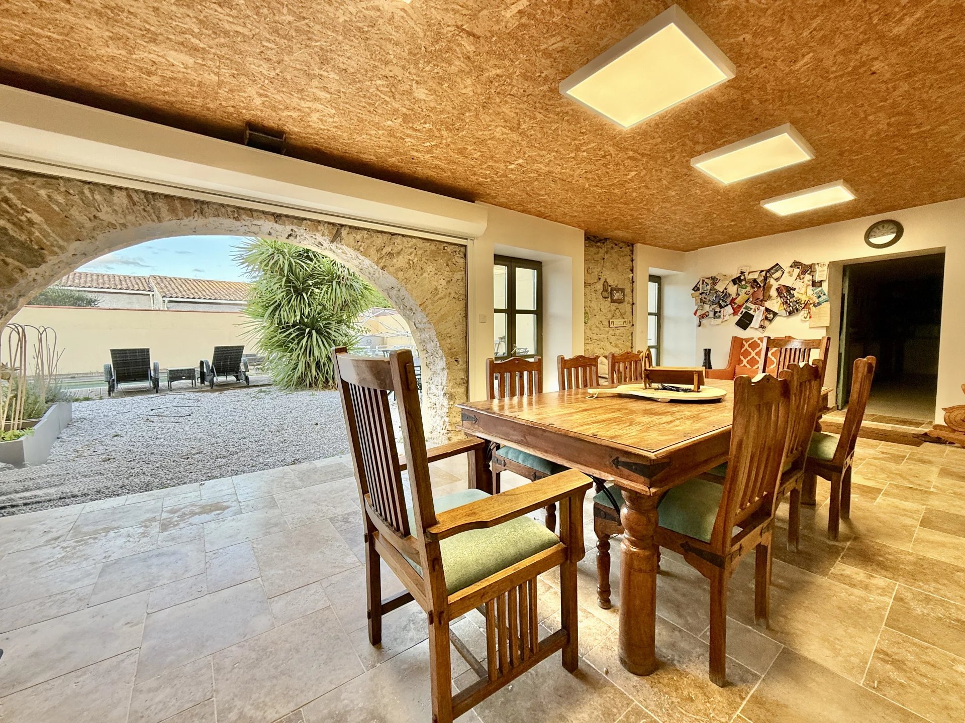 A rare find – Renovated townhouse with large garden and pool in Carcassone’s Medieval district, Languedoc-Roussillon – France – BVI79730