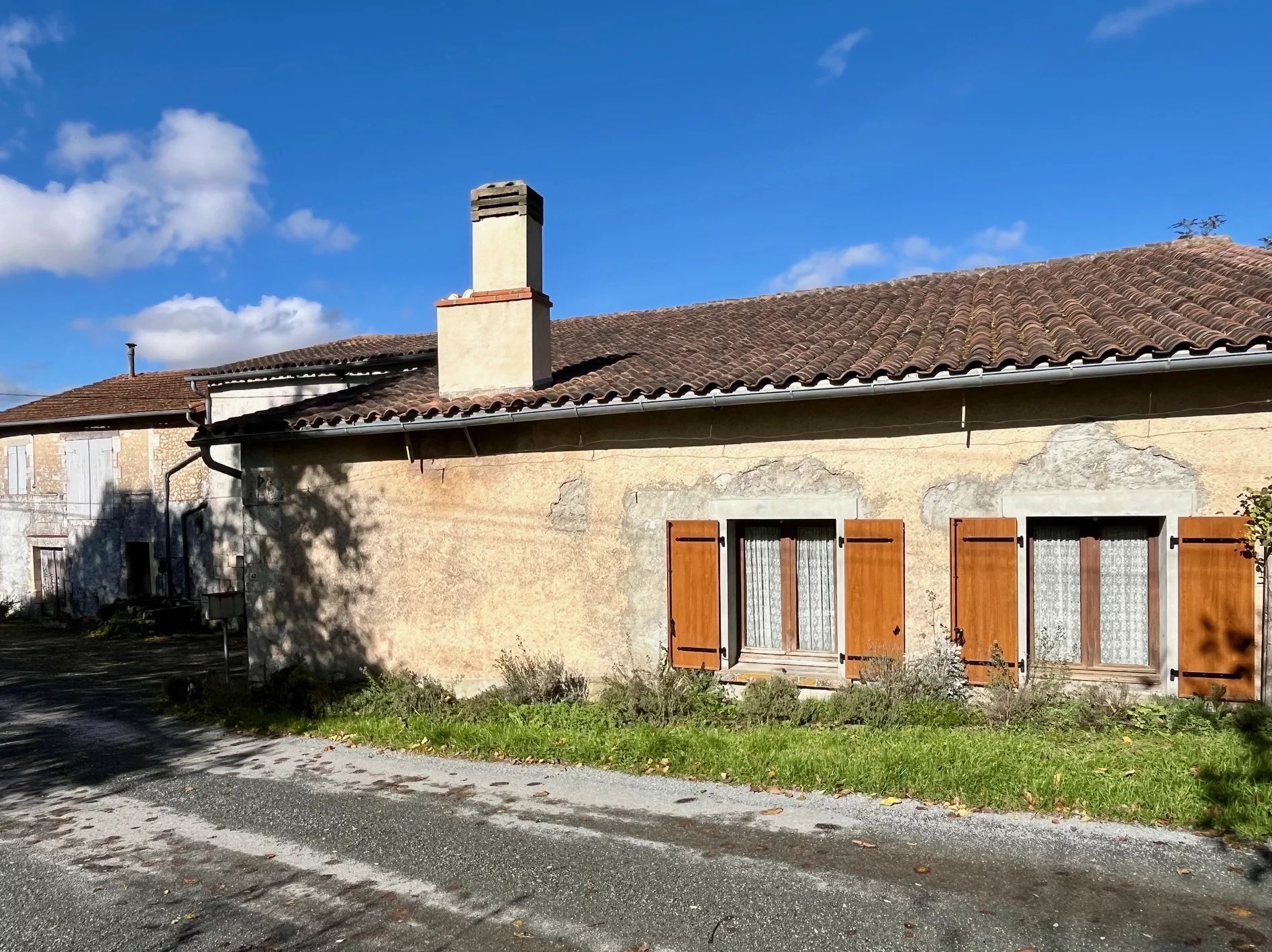 Farm house and ensemble of attached buildings, Aquitaine – France – BVI83335