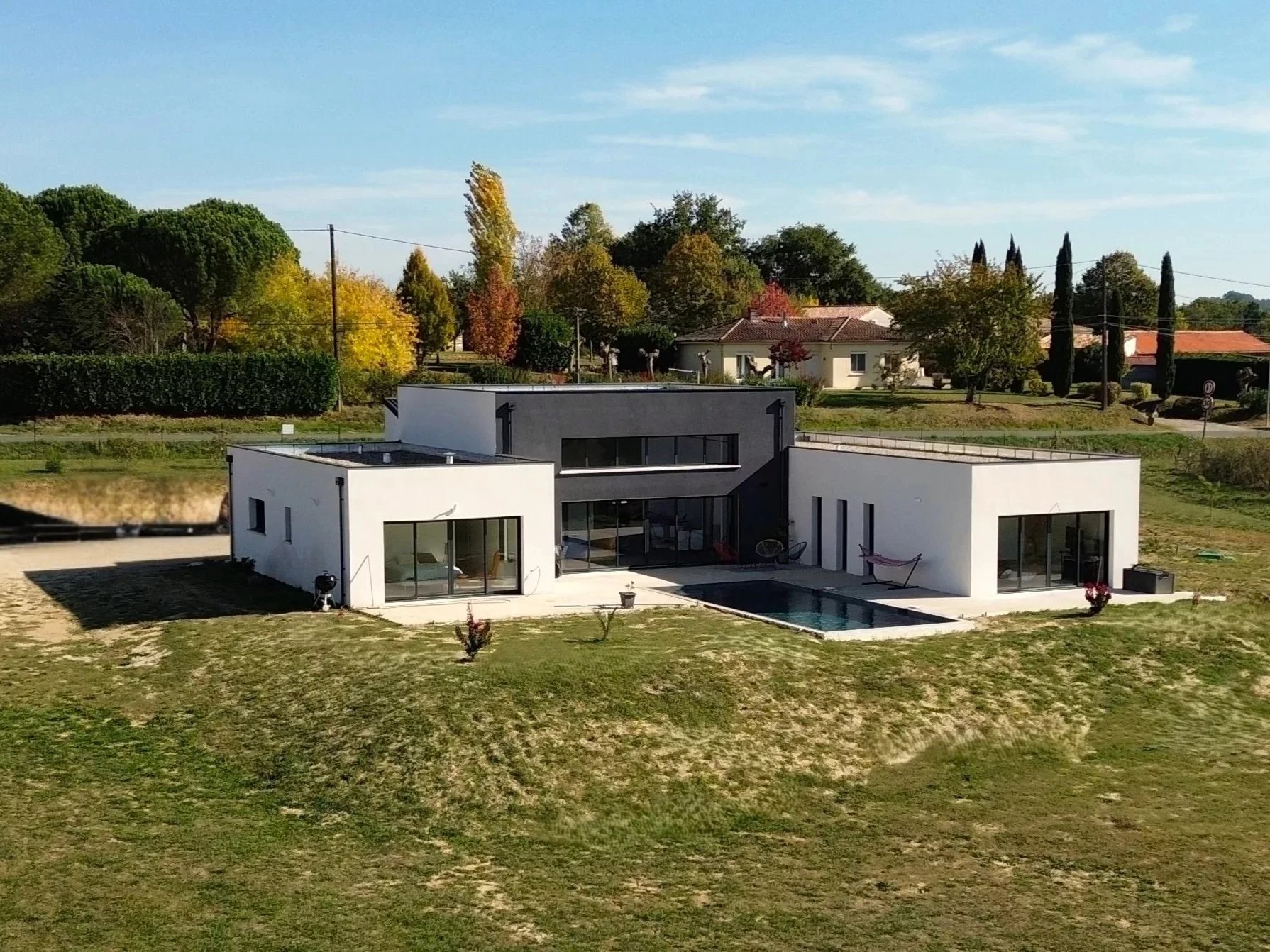 Contemporary single-storey home with pool and large plot – Miramont-de-Guyenne, Aquitaine – France – BVI83239
