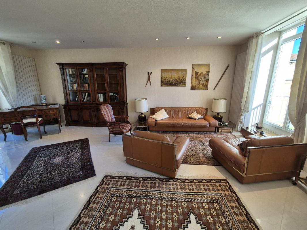 3 bedroom duplex/triplex in Foix, Ariège, France