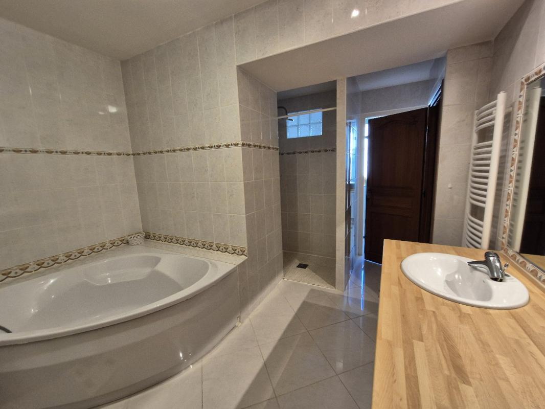 3 bedroom duplex/triplex in Foix, Ariège, France