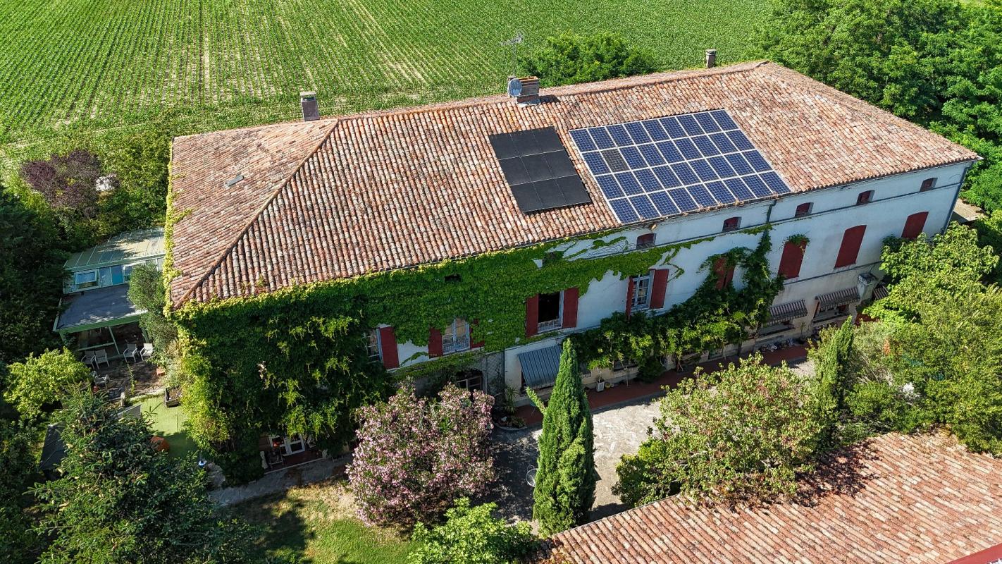 8 bedroom chateau in Castelsarrasin, Tarn-et-Garonne, France – D5CB4133A9834FDF