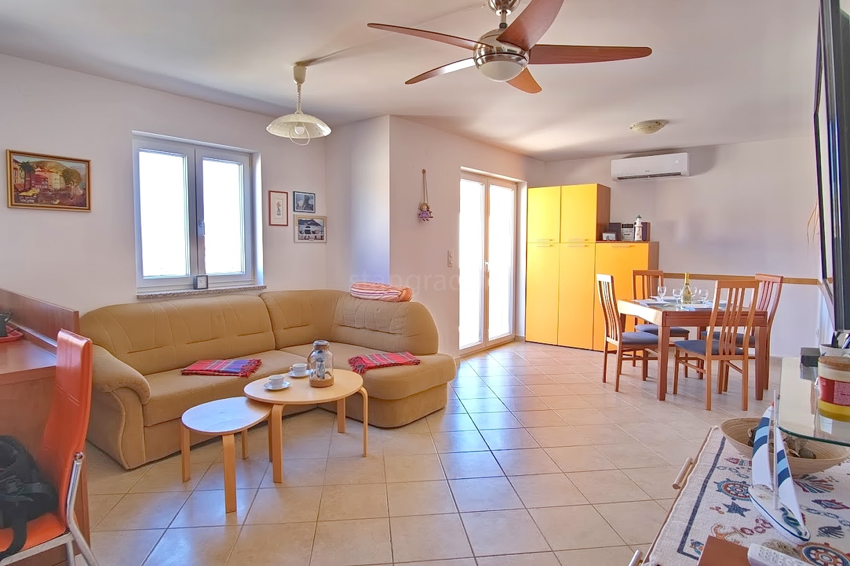 2 bedroom apartment in Dobrinj, Croatia – 103550