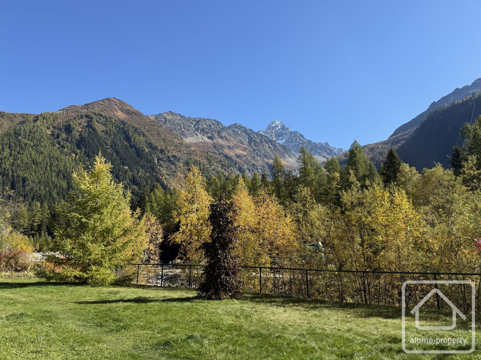 Studio Apartment With Mezzanine In The Grand Roc Residence In Argentière, Barrier Access To The Residence’s Parking. – BRUYERE
