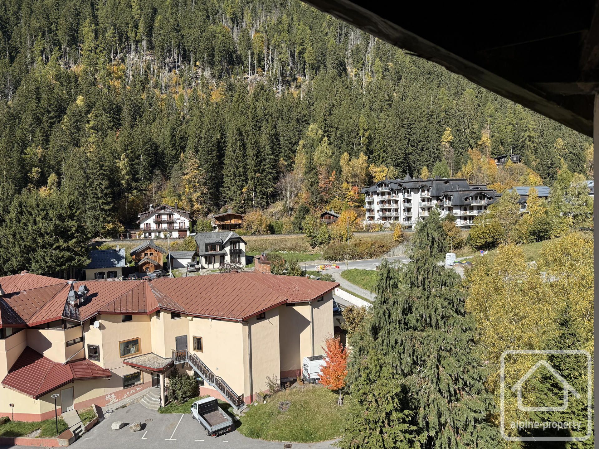 Studio Apartment With Mezzanine In The Grand Roc Residence In Argentière, Barrier Access To The Residence’s Parking. – BRUYERE