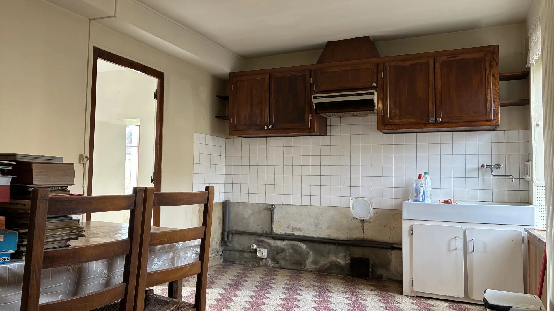 Semi-detached house with diverse outbuildings and 4000m² of land, Poitou-Charentes – France – BVI83399