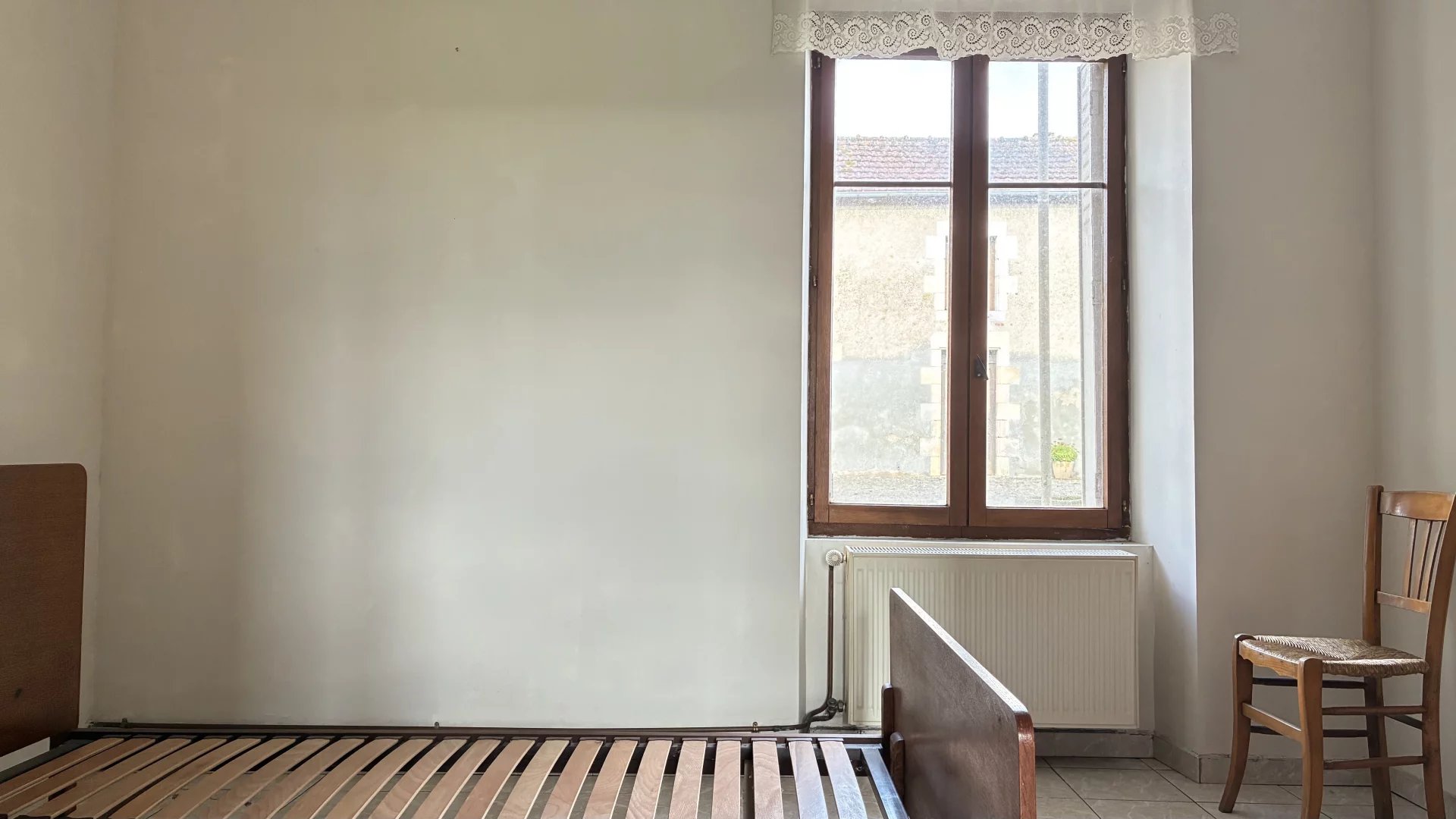 Semi-detached house with diverse outbuildings and 4000m² of land, Poitou-Charentes – France – BVI83399