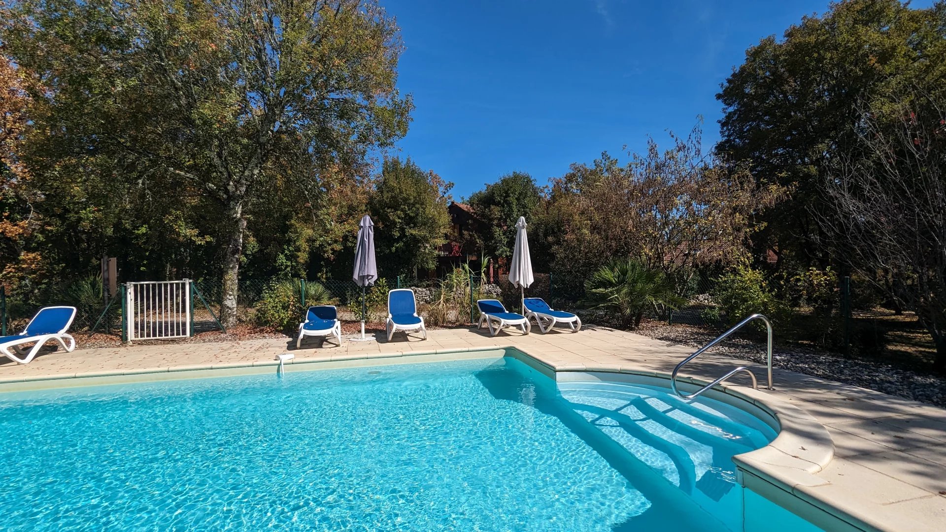 Spacious 3 bed wooden chalet situated on golf course close to Sarlat, Midi-Pyrénées – France – BVI72154