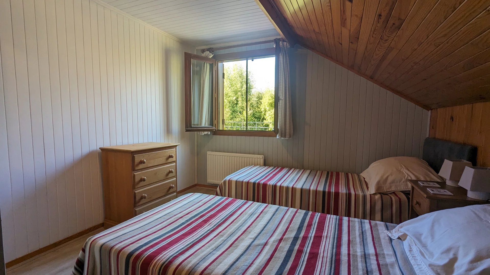Spacious 3 bed wooden chalet situated on golf course close to Sarlat, Midi-Pyrénées – France – BVI72154