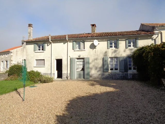 Charming 3 bedroom village house with a sunny courtyard garden and parking, Poitou-Charentes – France – BVI82975