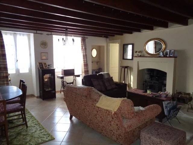 Charming 3 bedroom village house with a sunny courtyard garden and parking, Poitou-Charentes – France – BVI82975