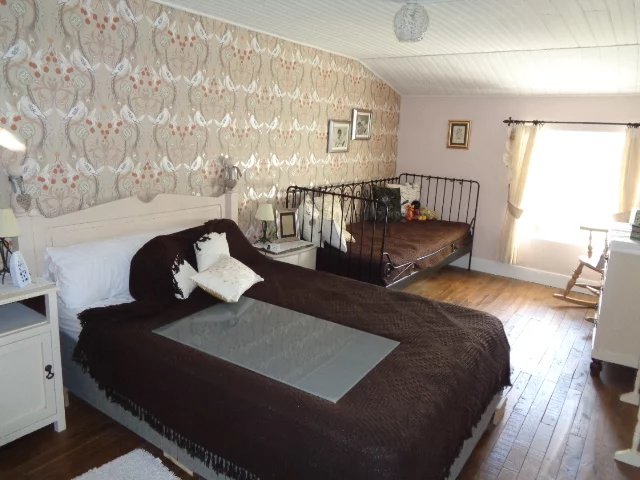 Charming 3 bedroom village house with a sunny courtyard garden and parking, Poitou-Charentes – France – BVI82975