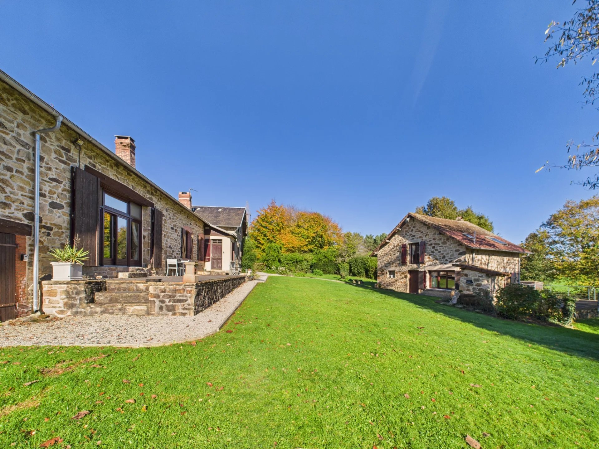 Perfectly presented farmhouse with guest house, pool and country views, Limousin – France – BVI83296