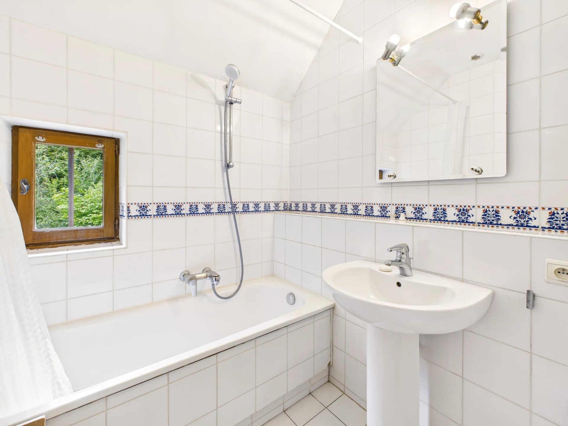 Parisot – Beautifully Renovated 4-Bedroom Riverside Stone House with Pool, Midi-Pyrénées – France – BVI61668