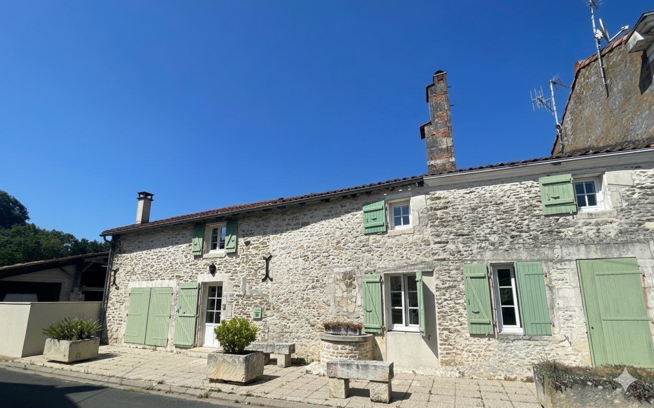 5 bedroom maison in Lussant, Charente-Maritime, France – 2D3EDC73F7BC45B0