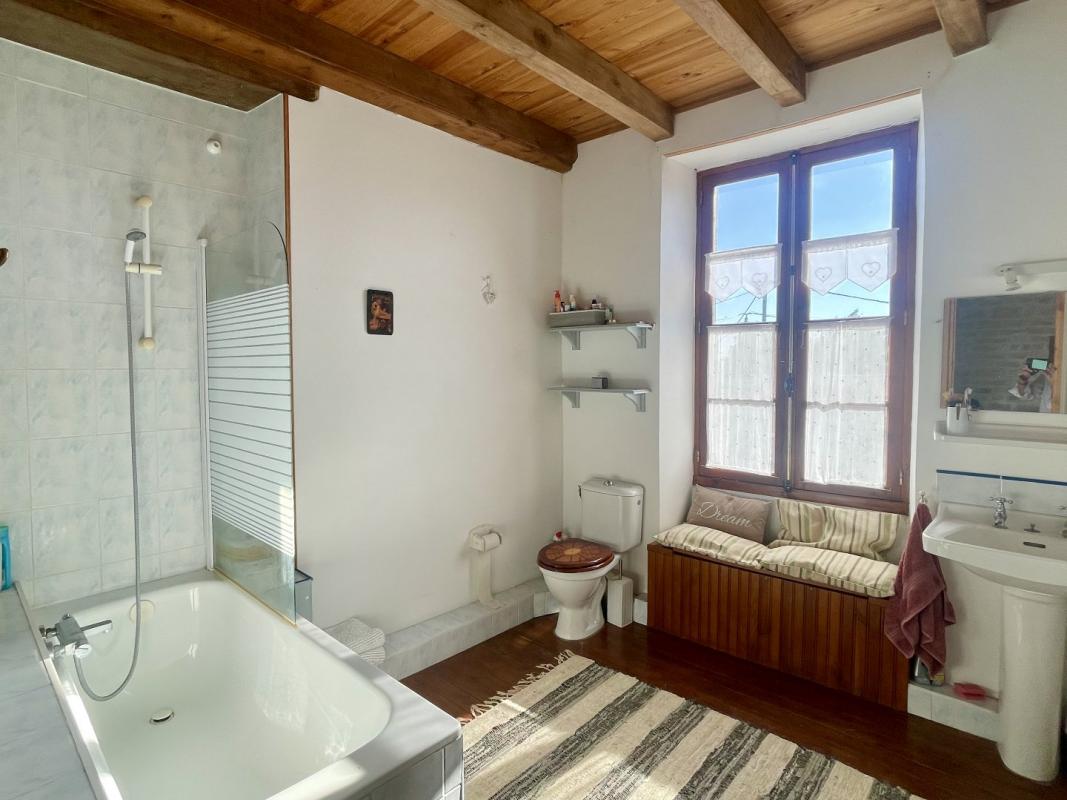 3 bedroom maison in Saint Georges De Longuepierre, Charente-Maritime, France – 99C1E1D91F114481