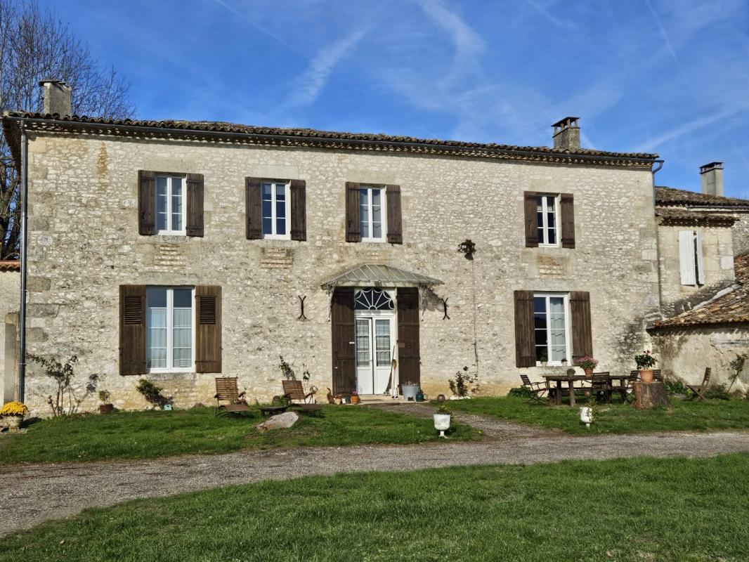 6 bedroom corps de ferme in Pineuilh, Gironde, France – A9F33DEEA2944F44