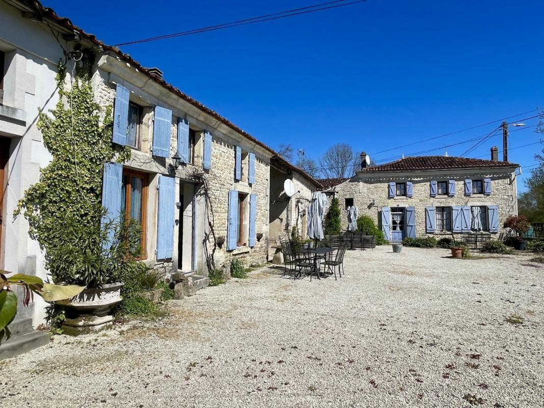15 bedroom propriete in Nere, Charente-Maritime, France – 9D5E4CA024A74413