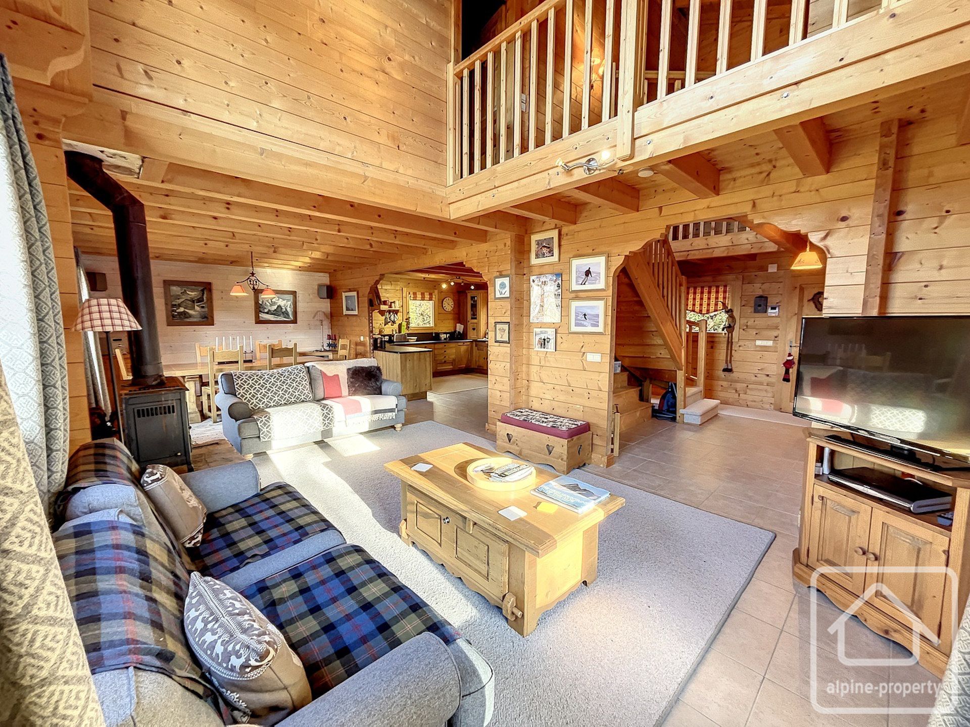 5 Bedroom, 5 Bathroom Chalet In Much Sought-after Spot, With Views Of The Aravis Mountains – CHLTCHAMOIS2