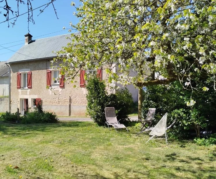 Delightful renovated cottage close to Saint-Pierre-de-Maillé, Poitou-Charentes – France – BVI83454