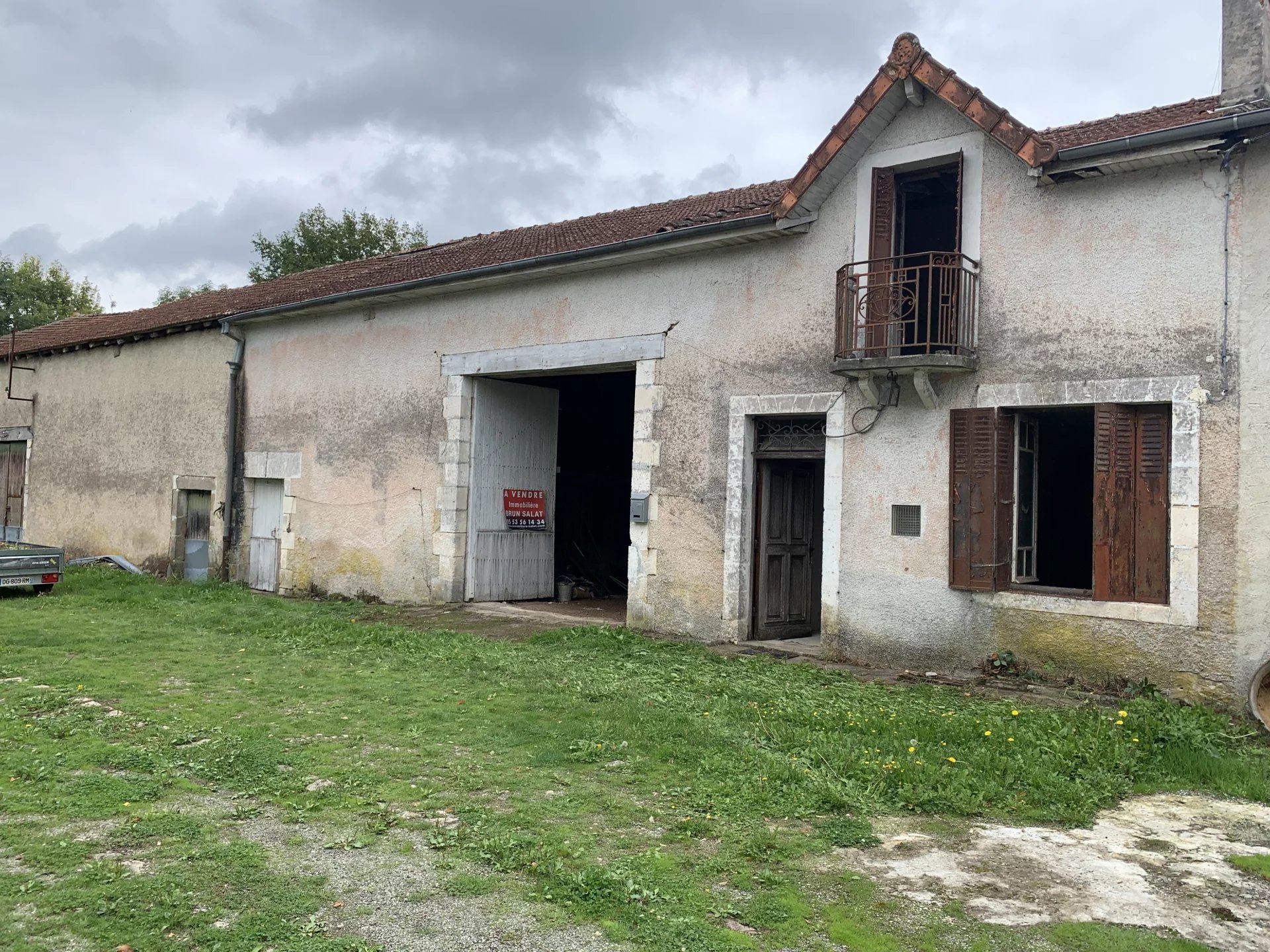 Stone barn with parking – 2 minutes from Nontron, Aquitaine – France – BVI82963