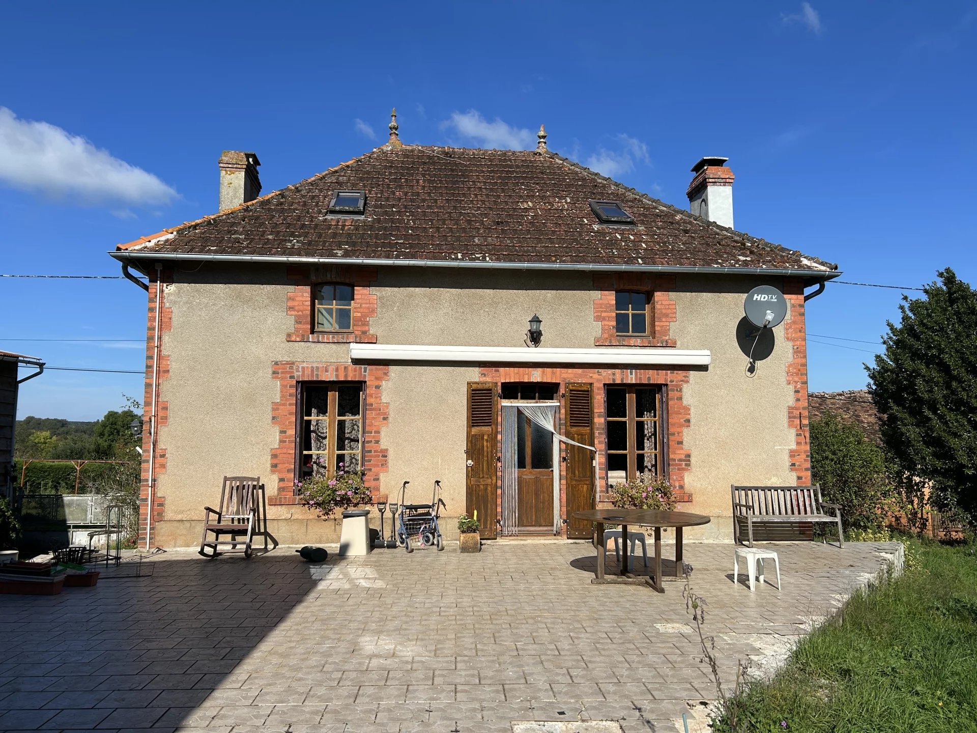 2 Bedroom character property with smaller cottage for renovation, Centre – France – BVI82575