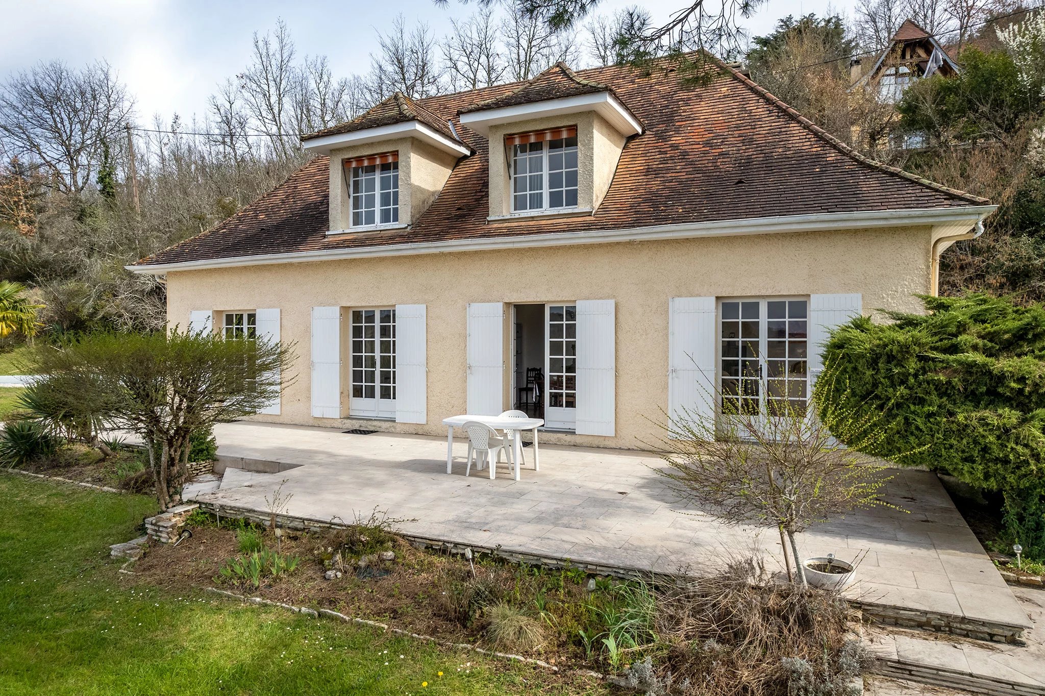 Spacious Dordogne Home with Pool, Garden and Stunning Valley Views – Walk to Le Bugue Centre, Aquitaine – France – BVI82530