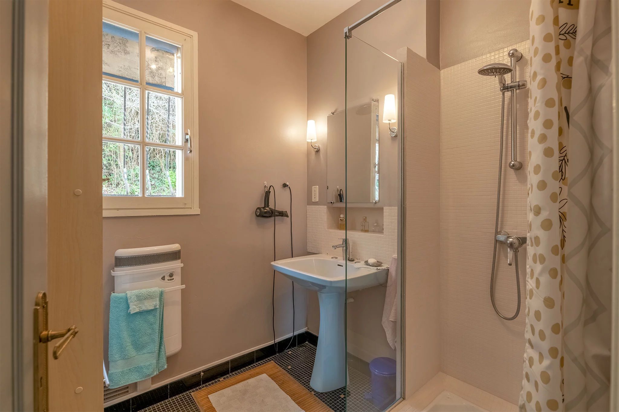 Spacious Dordogne Home with Pool, Garden and Stunning Valley Views – Walk to Le Bugue Centre, Aquitaine – France – BVI82530