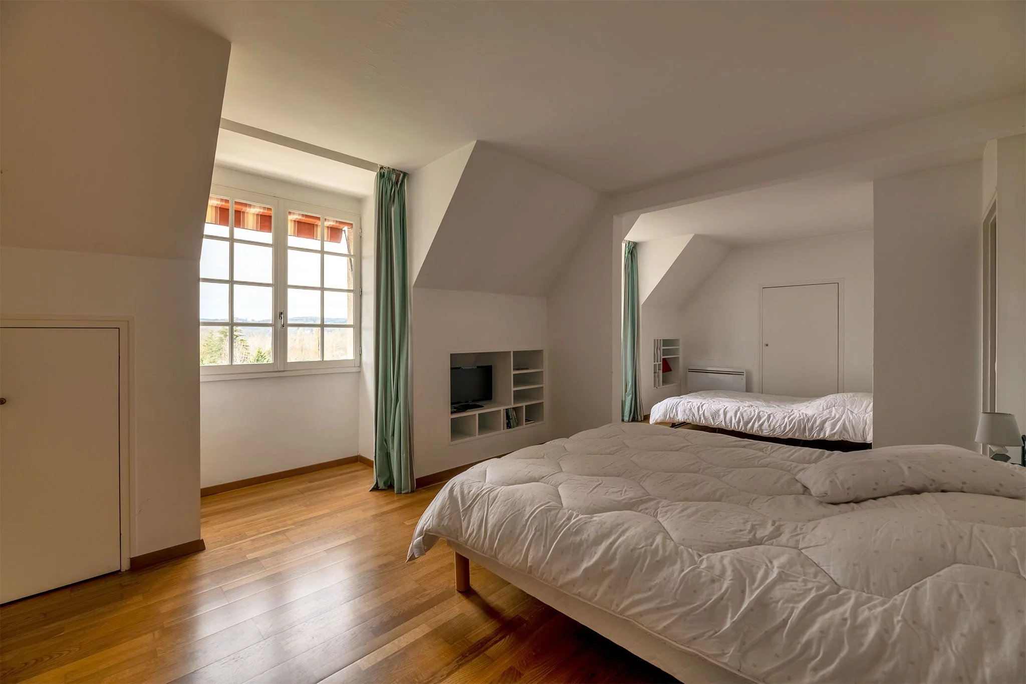 Spacious Dordogne Home with Pool, Garden and Stunning Valley Views – Walk to Le Bugue Centre, Aquitaine – France – BVI82530