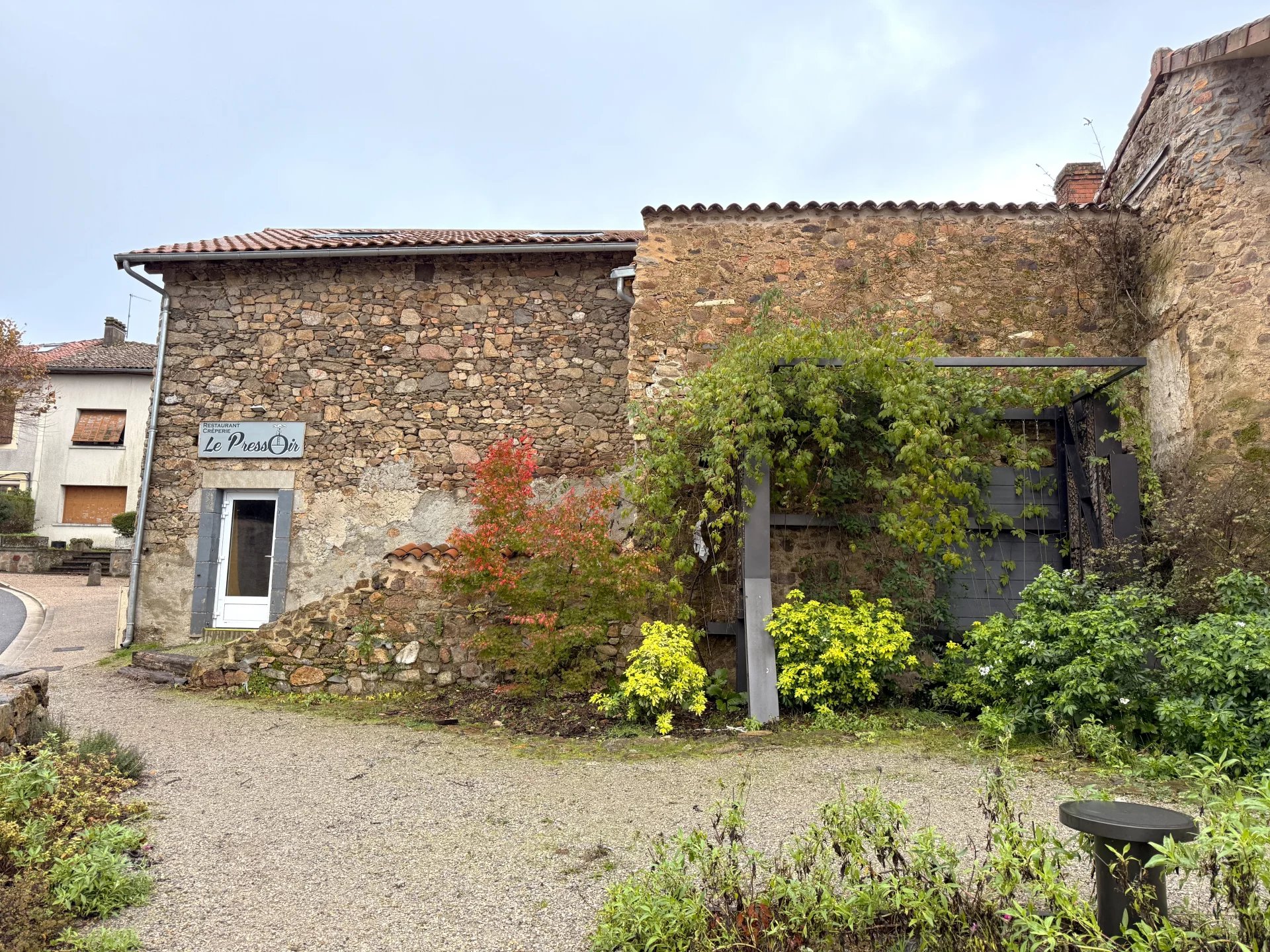 Property for sale in the centre of Étagnac, Poitou-Charentes – France – BVI83373