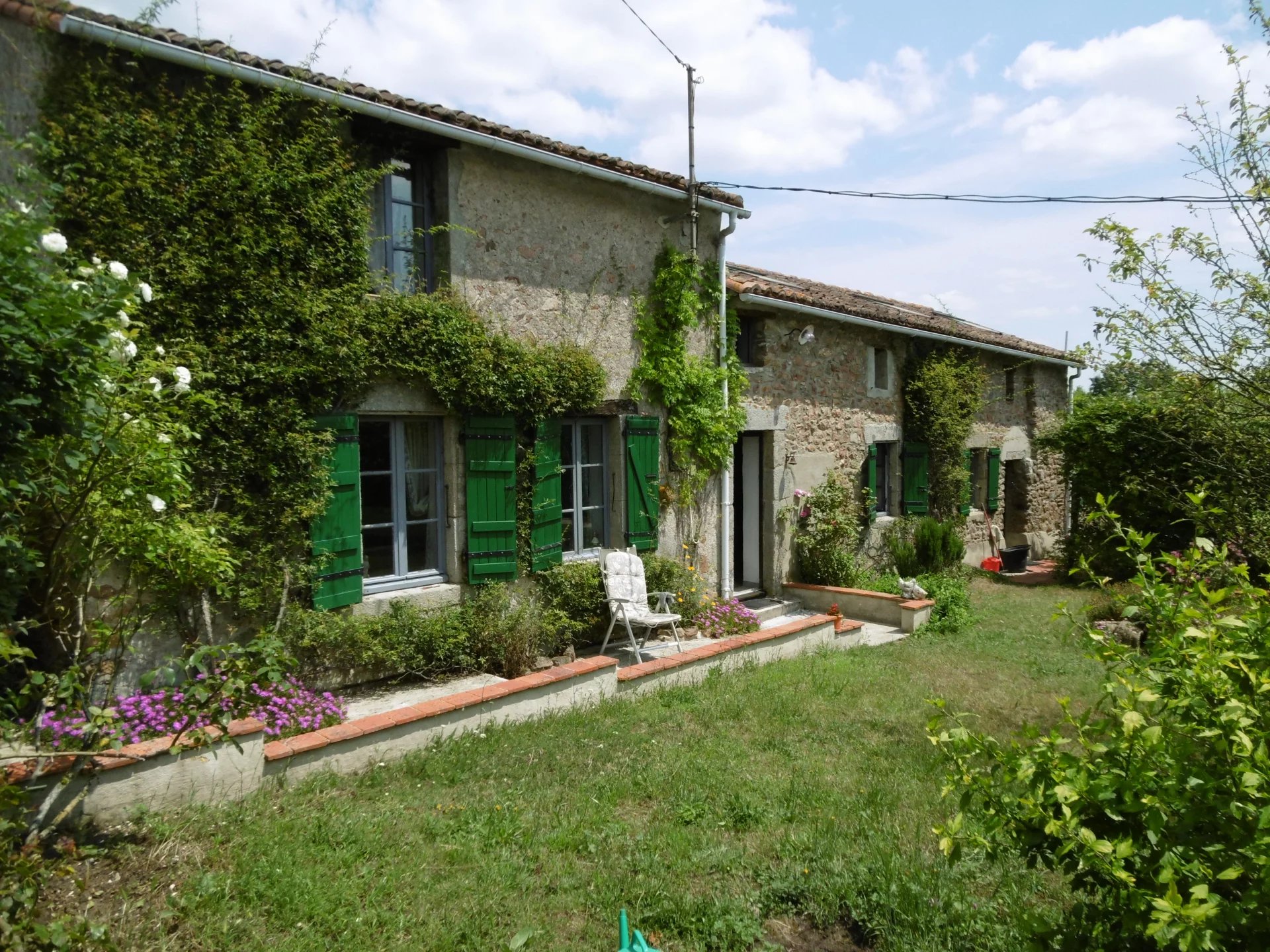 Character House with Pool and Guest Cottage, Poitou-Charentes – France – BVI76074