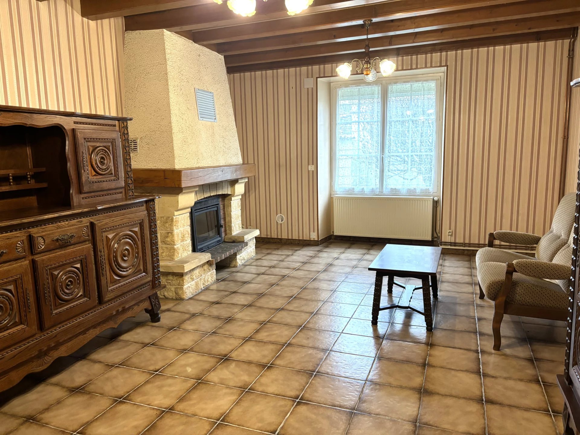 3 bed town house with private garden, garage, large outbuilding and gated driveway, Poitou-Charentes – France – BVI73402