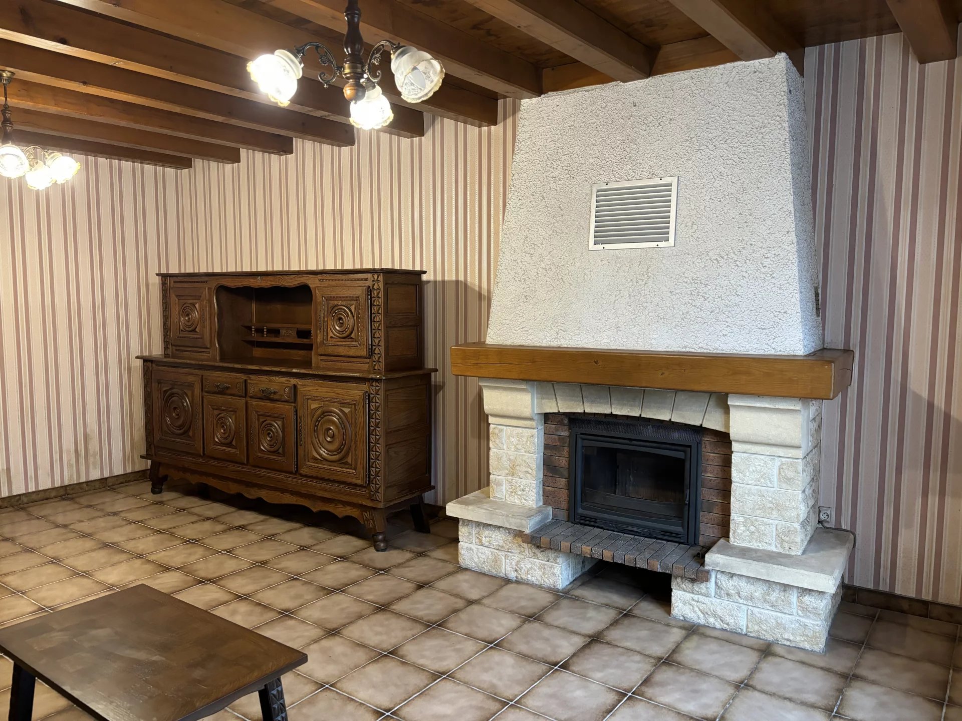 3 bed town house with private garden, garage, large outbuilding and gated driveway, Poitou-Charentes – France – BVI73402