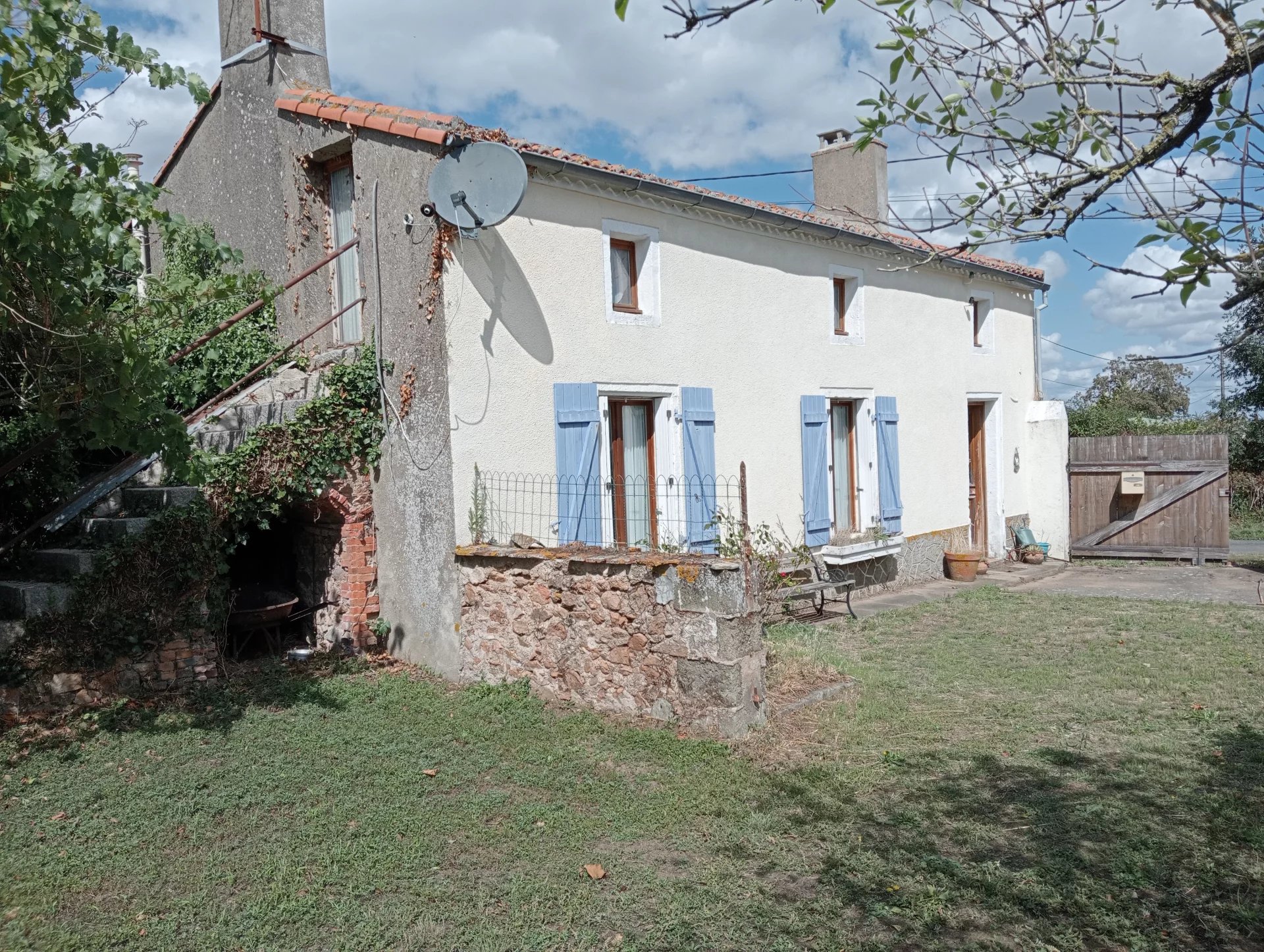 Detached cottage with massive potential, Poitou-Charentes – France – BVI82874