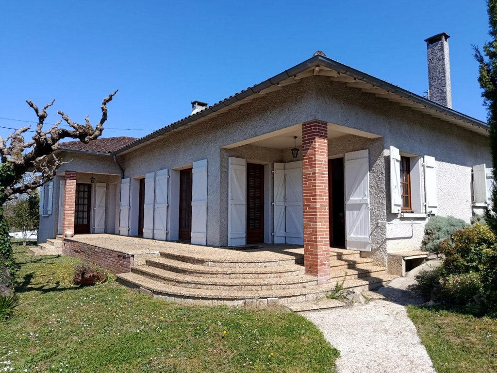 5 bedroom maison de village in Monclar De Quercy, Tarn-et-Garonne, France – A8DE174E463E4F52